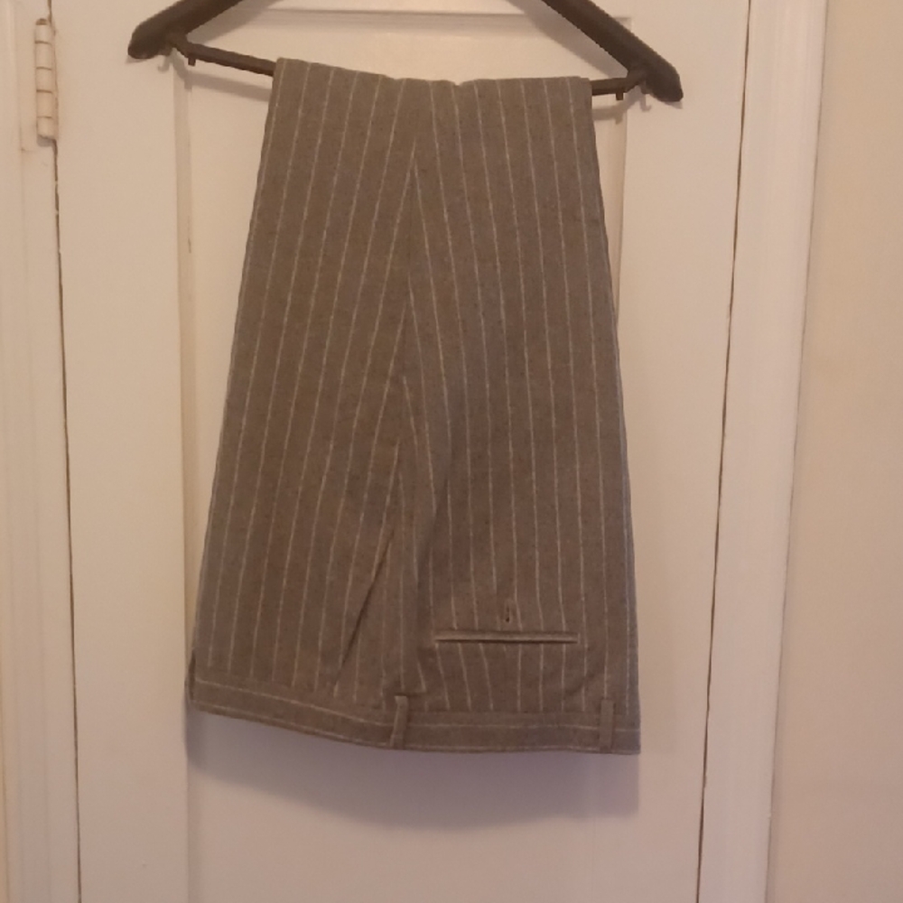 Heavy Flannet Gray Pinstripe Trousers. Sz 43x32, Flat Front